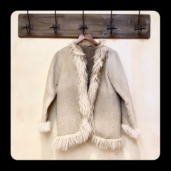 🪶Boho Vintage Tan Thick Boiled Wool Afghan Coat w/ Cream Fur Cuff Accents-M - Picture 2 of 16